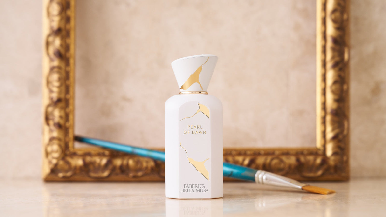 Fabbrica della Musa Pearl of Dawn 100ml bottle in a gilded frame with an artist's brush